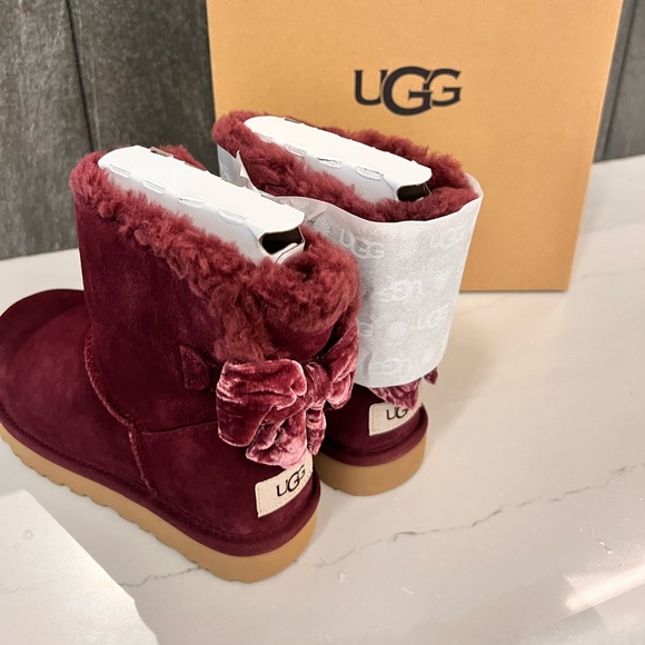 Mini Bailey Bow Crushed Velvet Uggs (Rare) - Picture 2 of 5